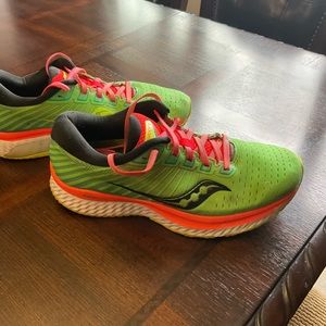 Saucony Women’s Guide 13 size 8 Regular